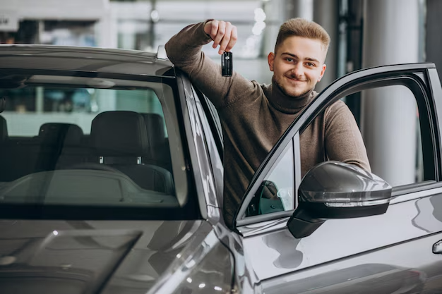 joven-hombre-guapo-eligiendo-coche-sala-exhibicion-automoviles_1303-20413 copy